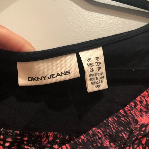 ☀️5 for $20☀️EUC DKNY COLD SHOULDER BLOUSE - Picture 2 of 2